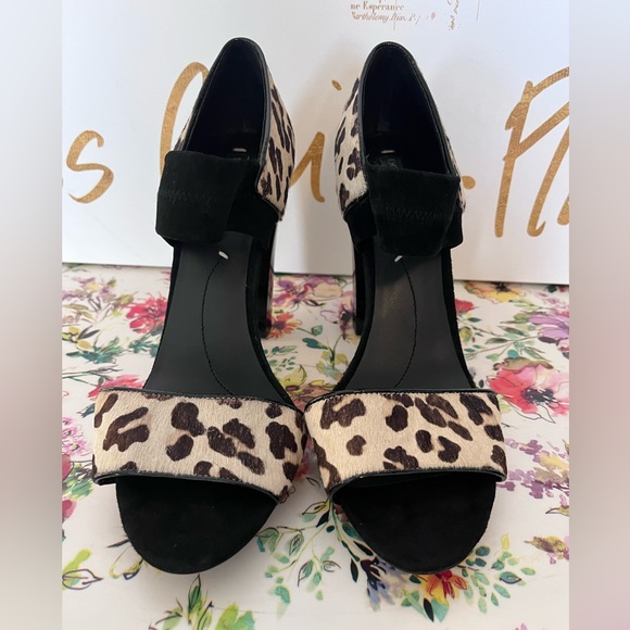 BCBG MaxAzria Leopard Print {Faux Hair & Suede}Chunky Heels 👠 - Picture 4 of 7